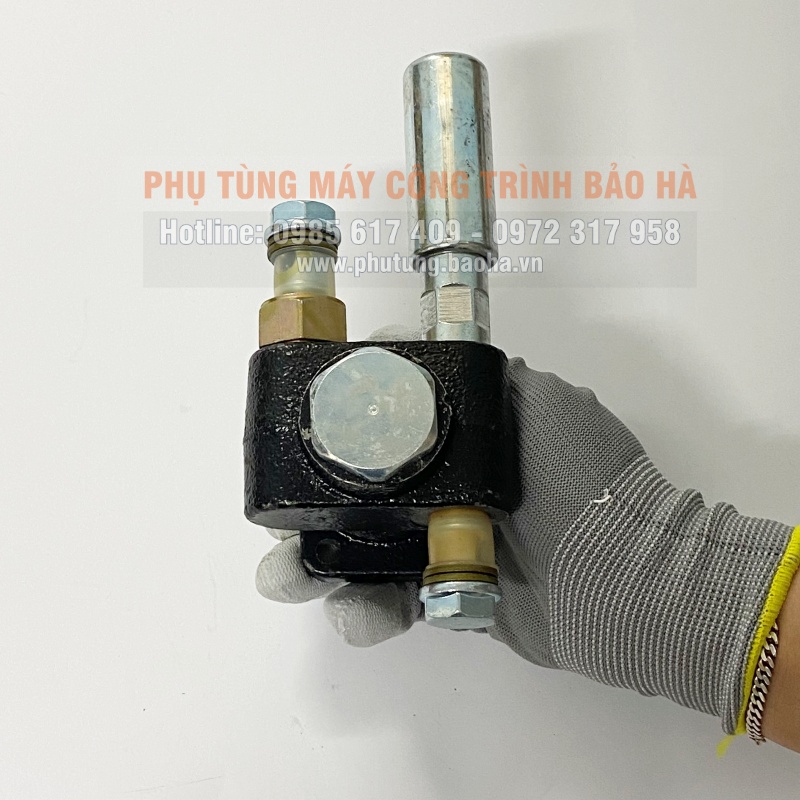 Bơm tay xe xúc lật Liugong ZL50C hai đường dầu