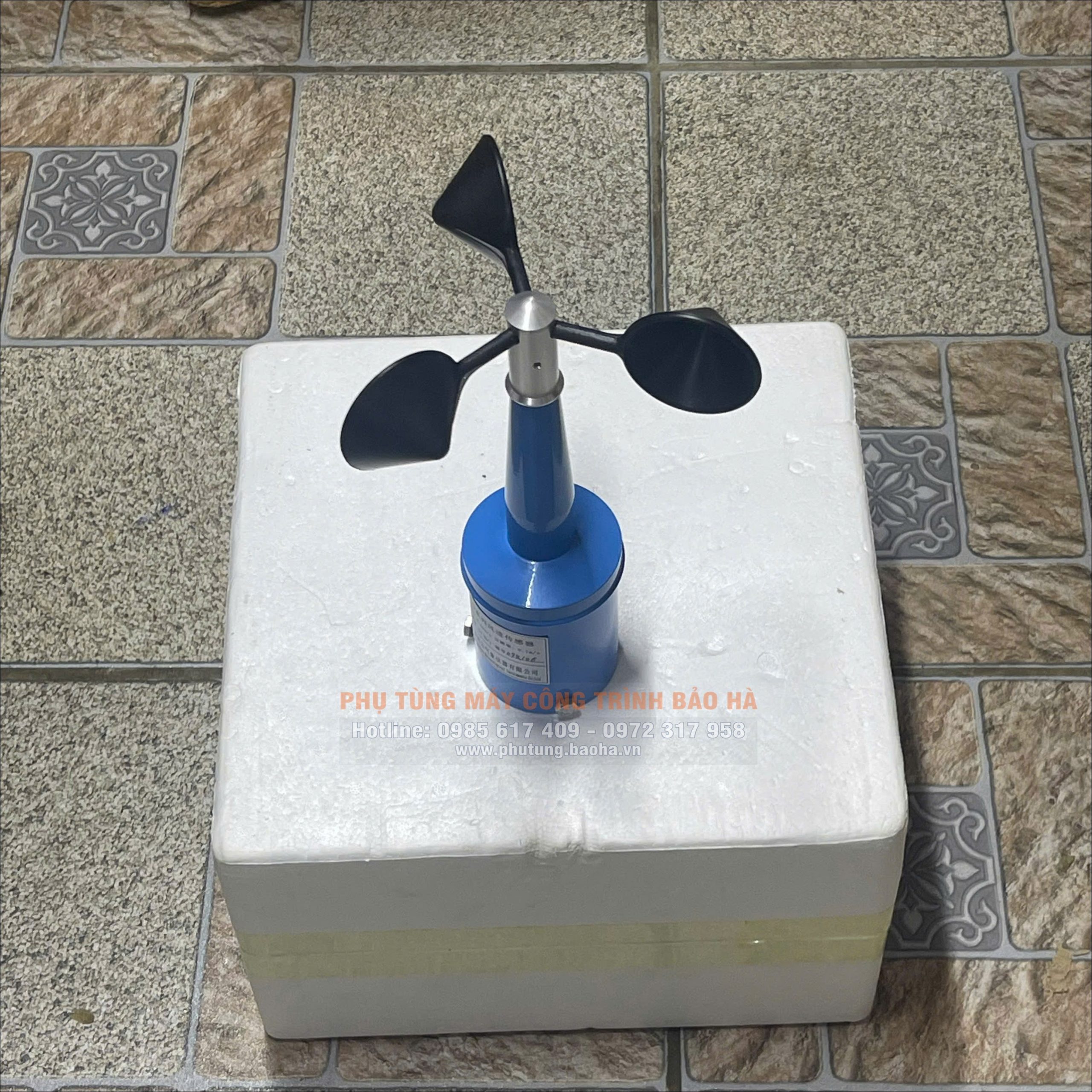 Cảm biến gió FYF 09R106 – Giải pháp giám sát tốc độ gió an toàn cho máy công trình