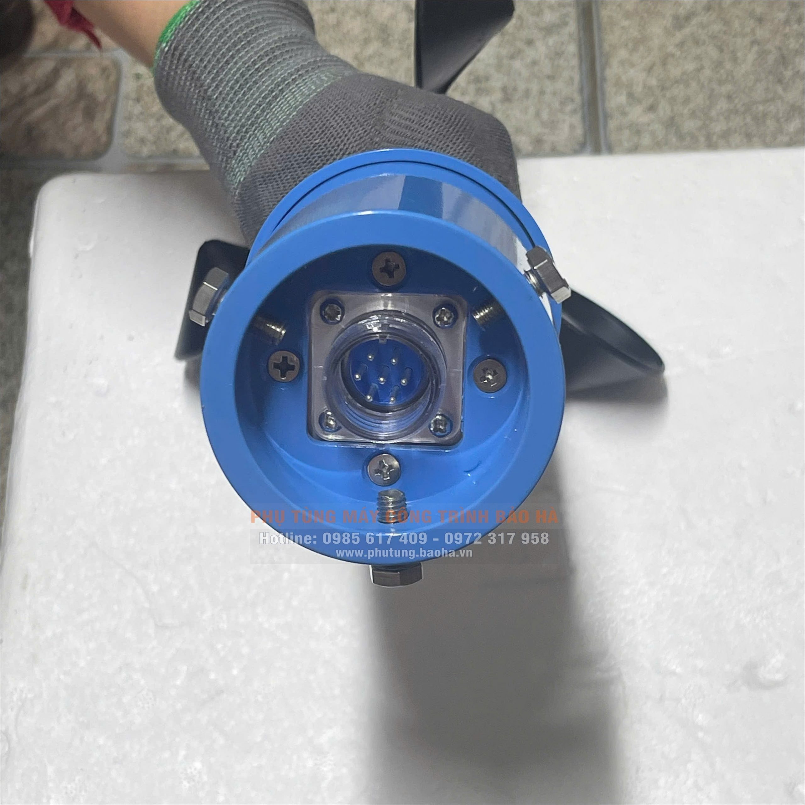 Cảm biến gió FYF 09R106 – Giải pháp giám sát tốc độ gió an toàn cho máy công trình