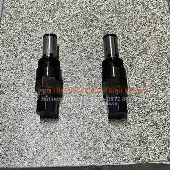 Van thao tác xuống móc nhỏ trên bộ chia dầu thủy lực xe cẩu QY50B XCMG